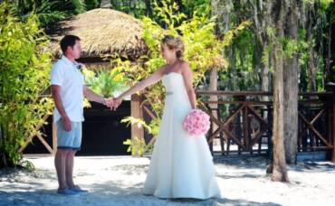 Planning a Destination Wedding to Orlando?  Here are six helpful hints from the locals wedding pros.